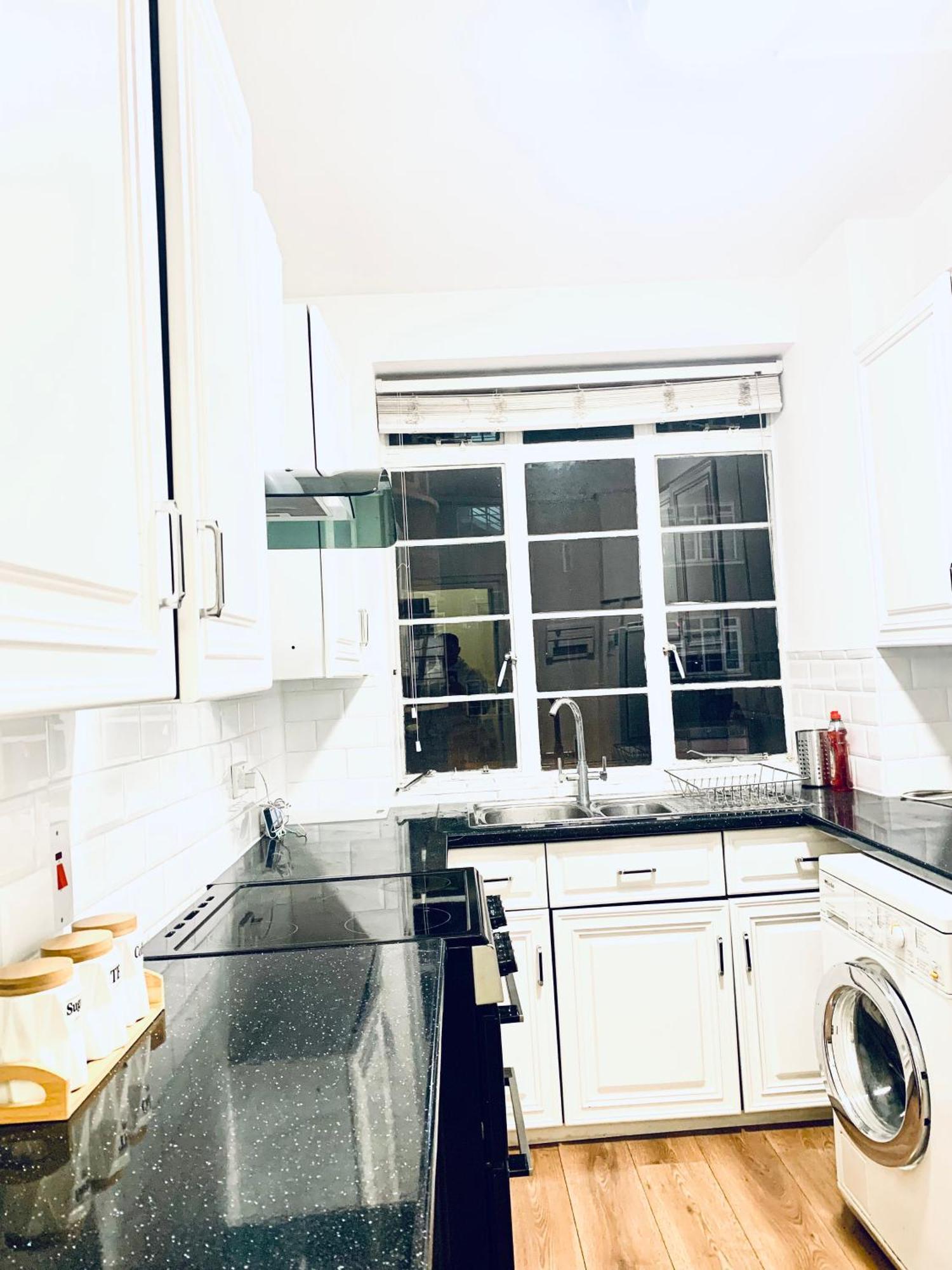 Cosy 2 Bedroom Apartment In Swiss Cottage. Лондон Екстер'єр фото