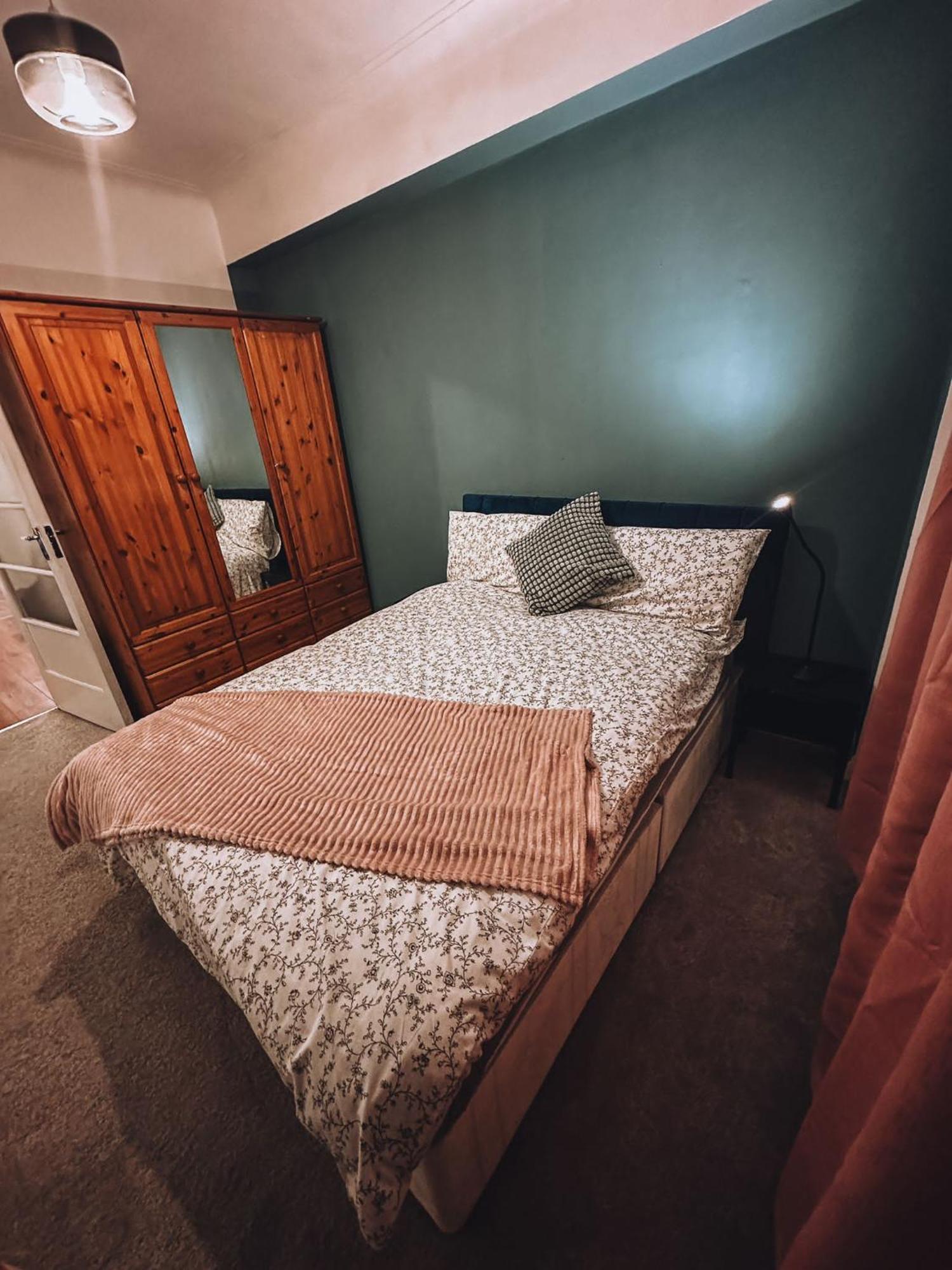 Cosy 2 Bedroom Apartment In Swiss Cottage. Лондон Екстер'єр фото