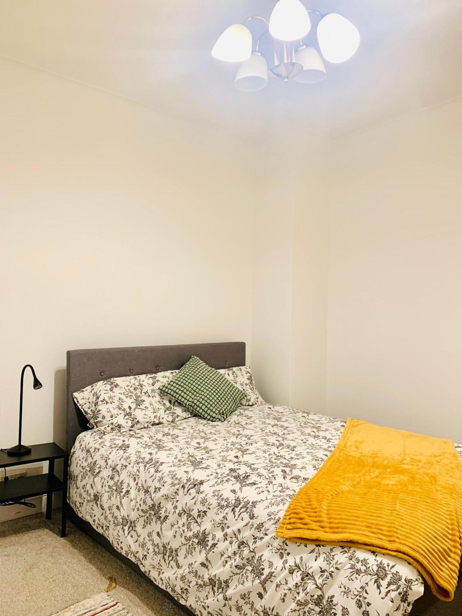 Cosy 2 Bedroom Apartment In Swiss Cottage. Лондон Екстер'єр фото
