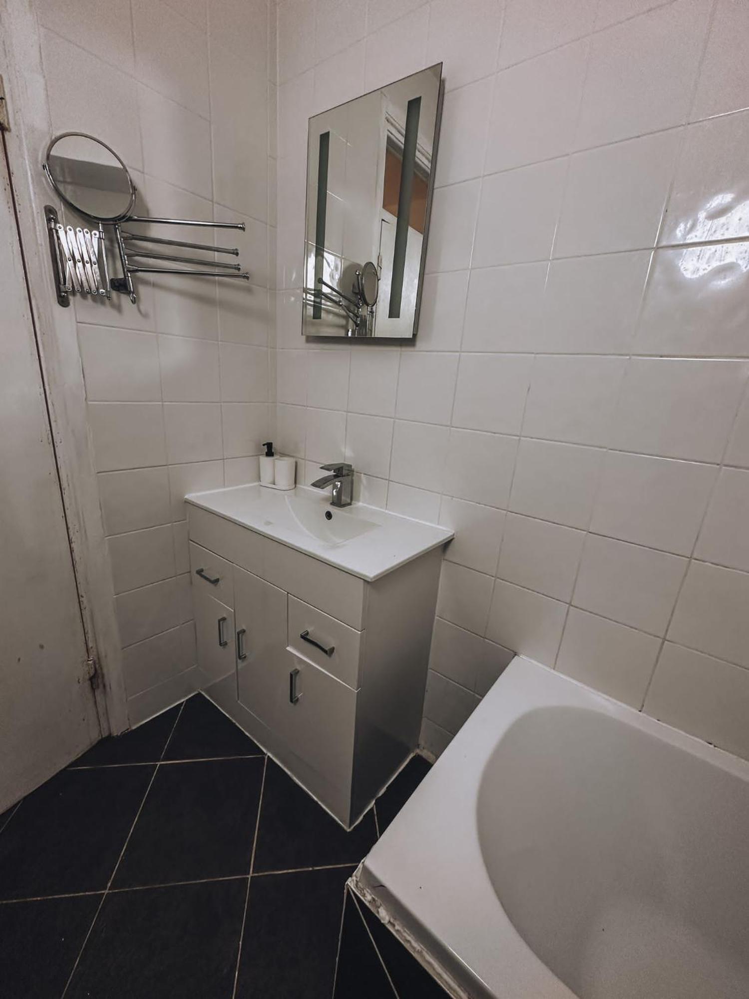 Cosy 2 Bedroom Apartment In Swiss Cottage. Лондон Екстер'єр фото