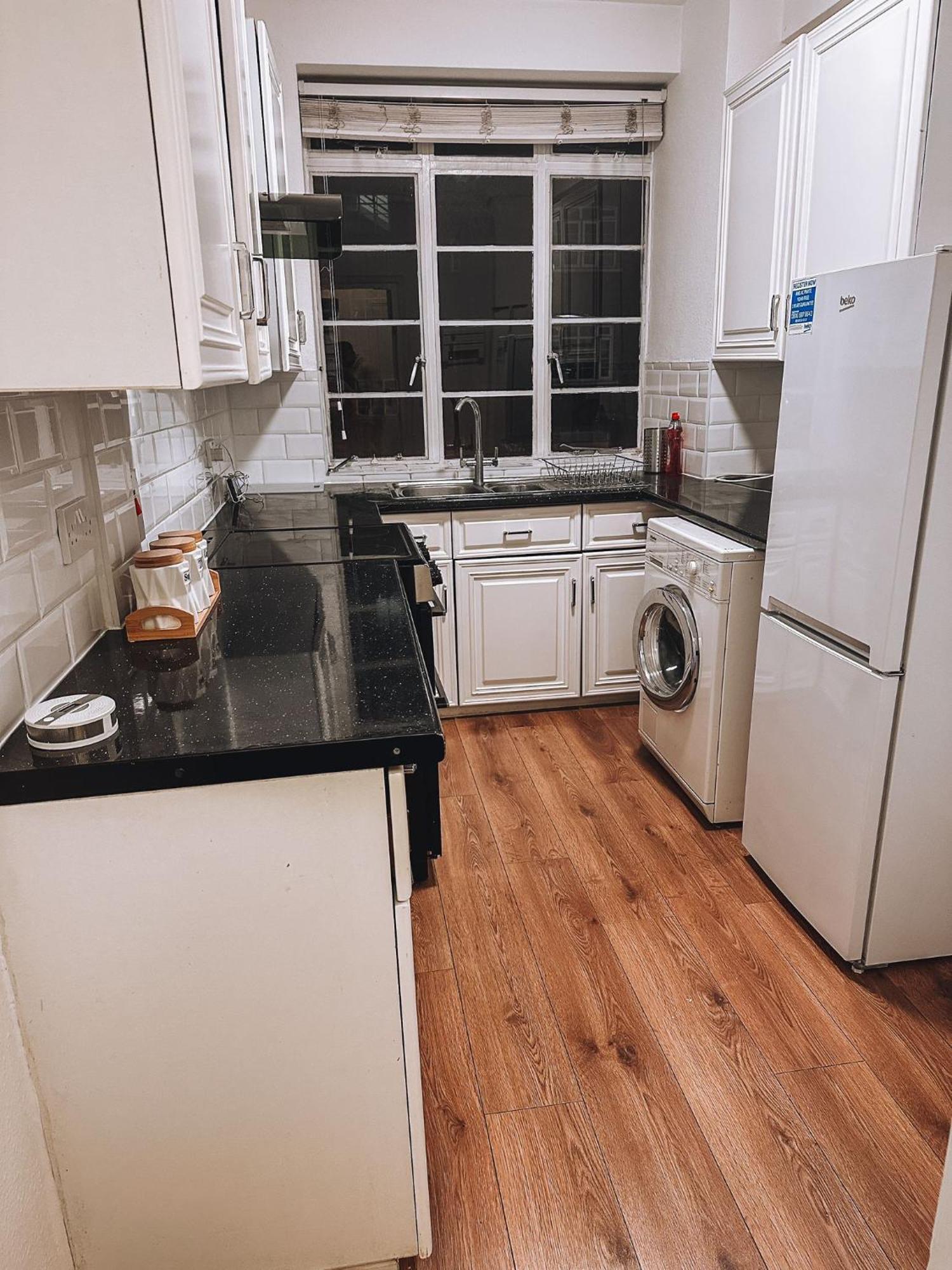 Cosy 2 Bedroom Apartment In Swiss Cottage. Лондон Екстер'єр фото