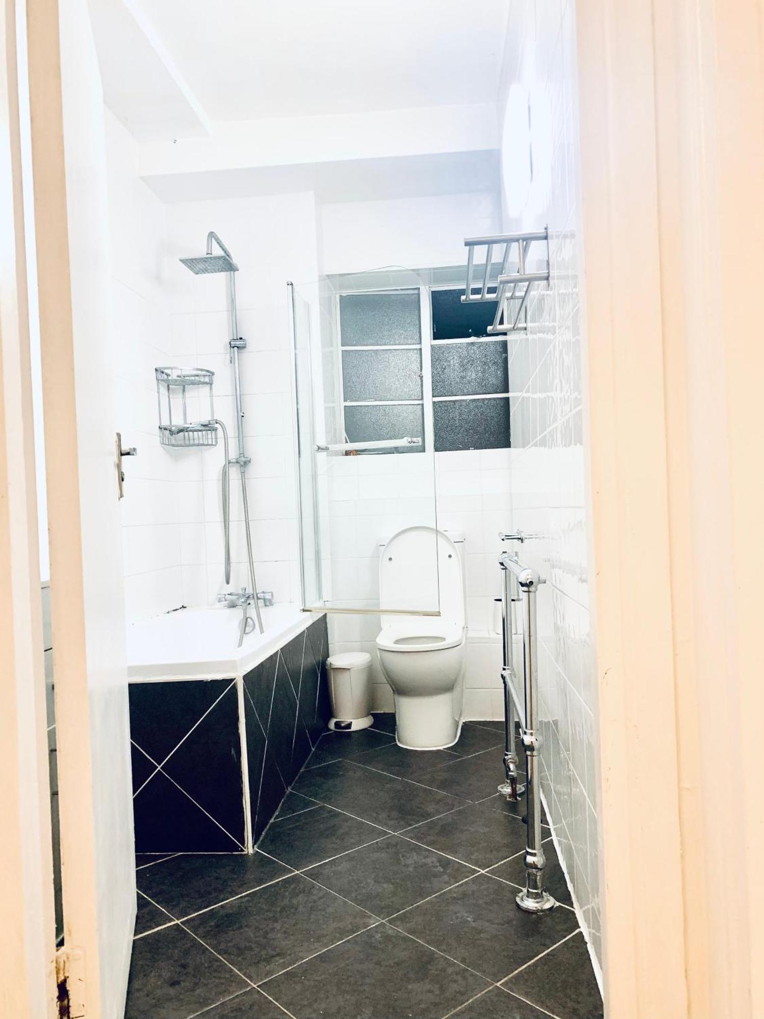 Cosy 2 Bedroom Apartment In Swiss Cottage. Лондон Екстер'єр фото